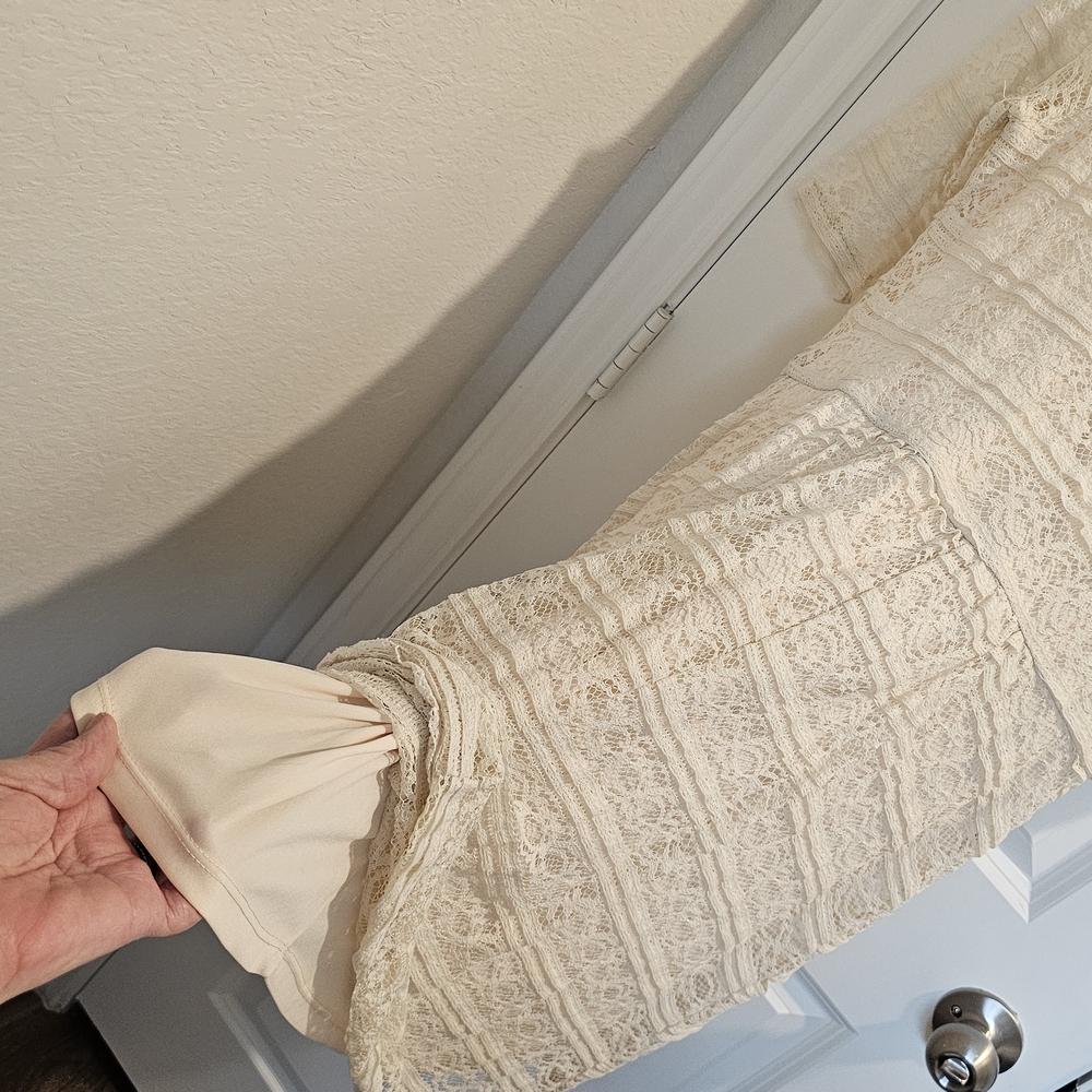 Womens Lace Dress in Cream - Picture 6 of 8